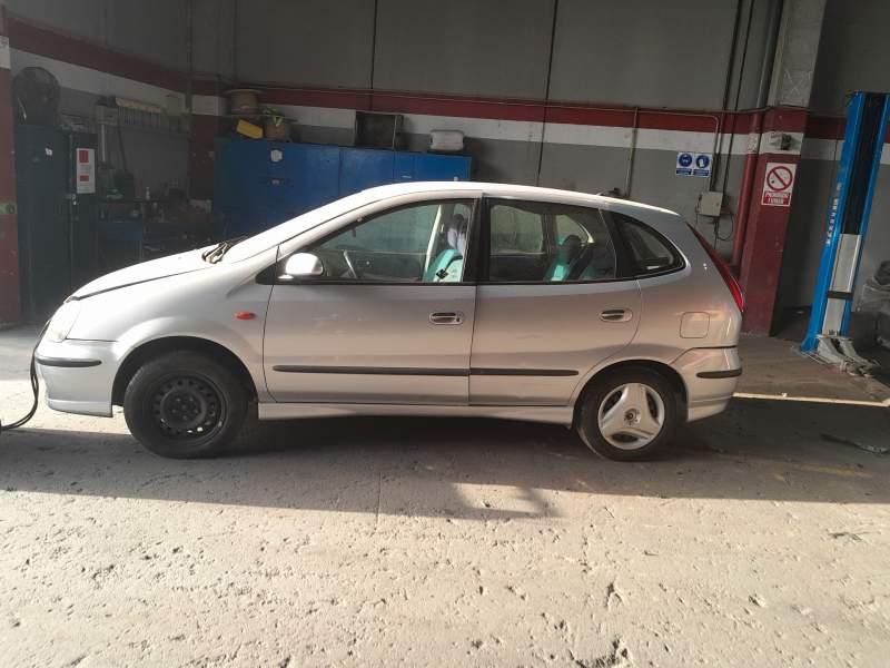 nissan almera tino (v10) del año 2001