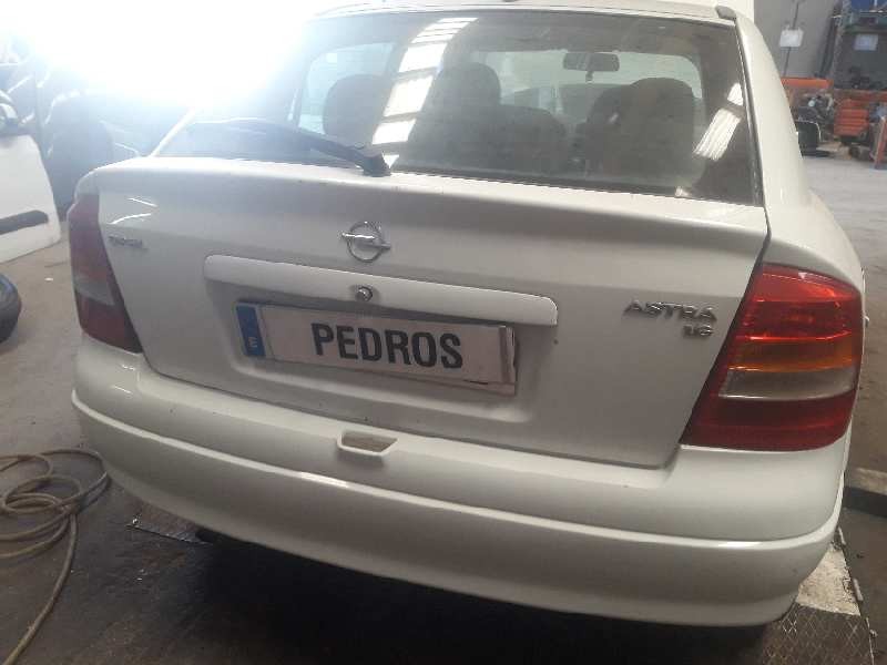 opel astra g berlina del año 2002