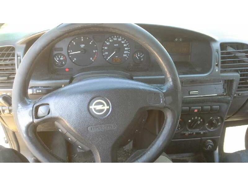 opel zafira a del año 1999