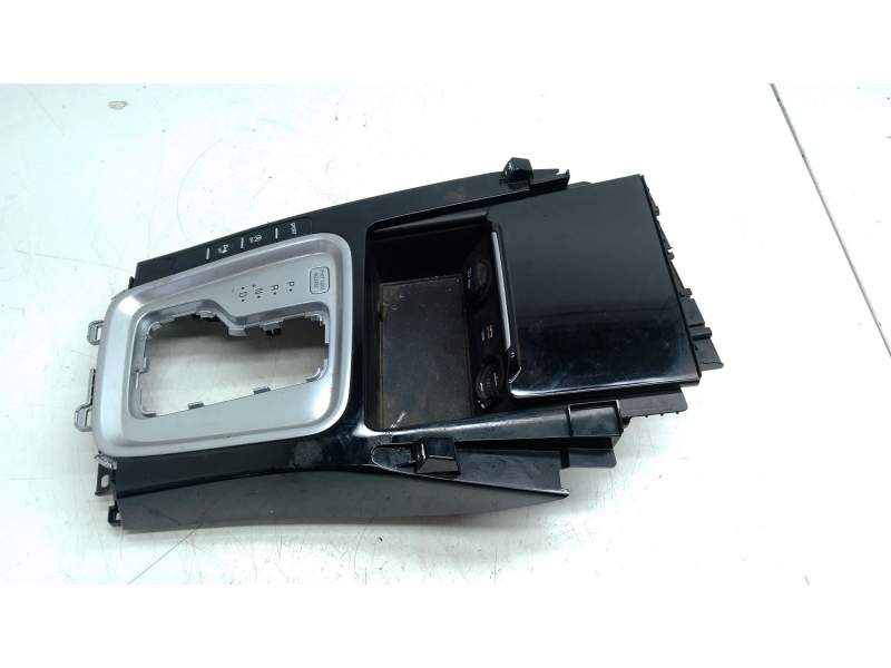 Recambio de consola central para kia xceed (cd) 1.4 t-gdi referencia OEM IAM 84631J7900  