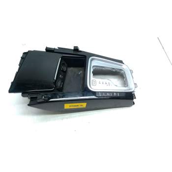 Recambio de consola central para kia xceed (cd) 1.4 t-gdi referencia OEM IAM 84631J7900  