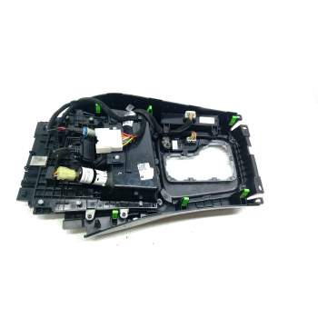 Recambio de consola central para kia xceed (cd) 1.4 t-gdi referencia OEM IAM 84631J7900  