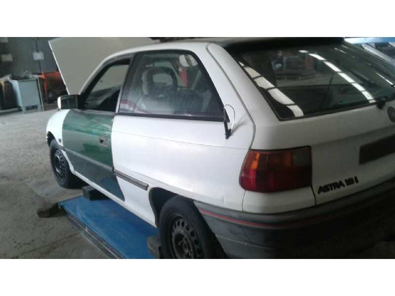 opel astra f berlina del año 1993