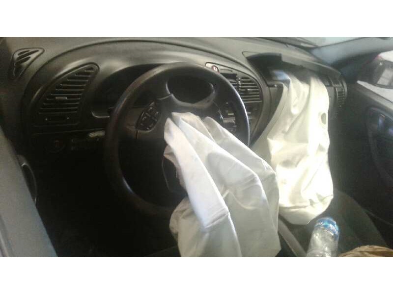 citroen xsara berlina del año 2001