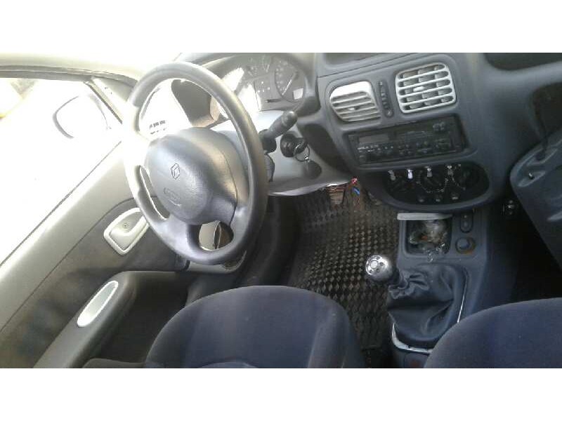 renault clio ii fase i (b/cbo) del año 2000