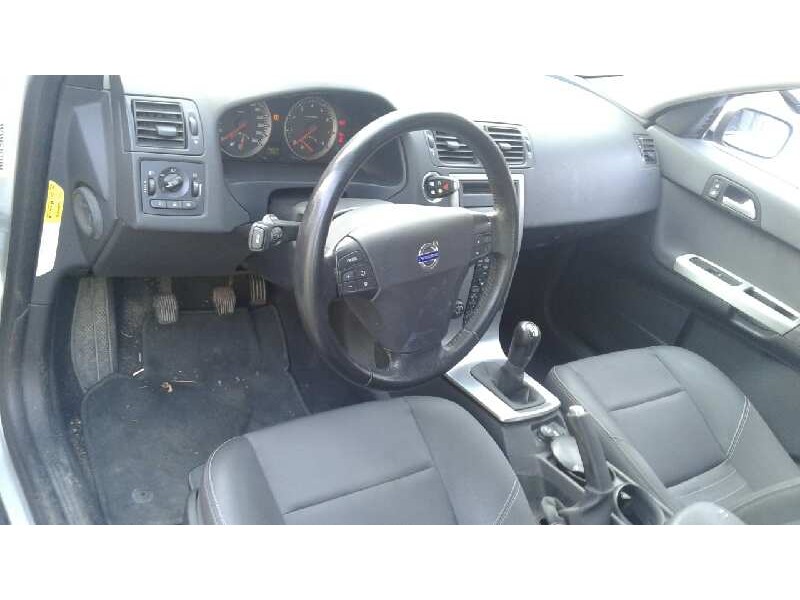 volvo s40 berlina del año 2004