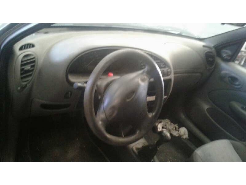 ford fiesta berlina del año 1999