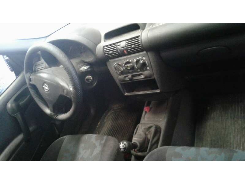 opel corsa b del año 2000