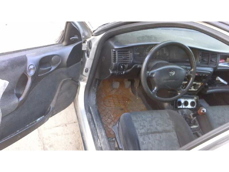 opel vectra b berlina del año 1999
