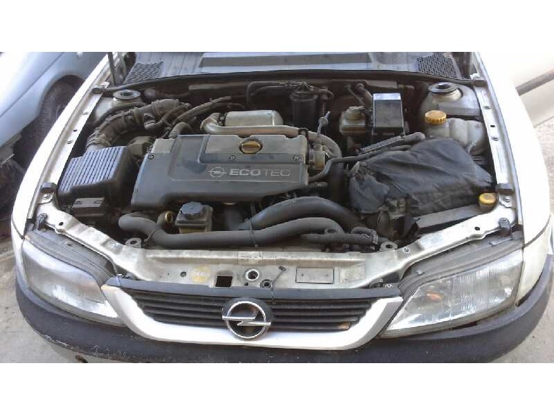 opel vectra b berlina del año 1999
