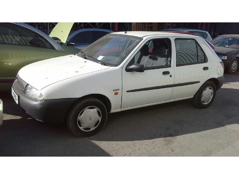 ford fiesta berlina del año 1996