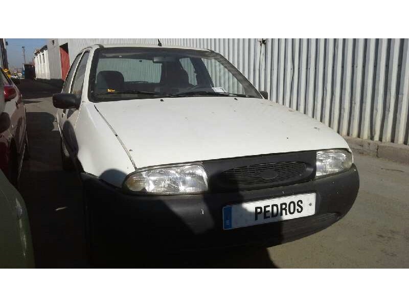 ford fiesta berlina del año 1996