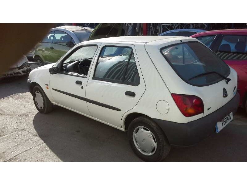 ford fiesta berlina del año 1996