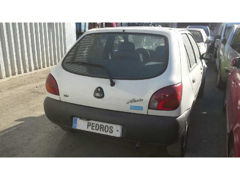 ford fiesta berlina del año 1996