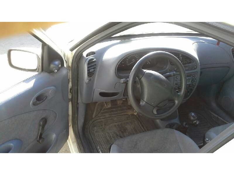 ford fiesta berlina del año 1996