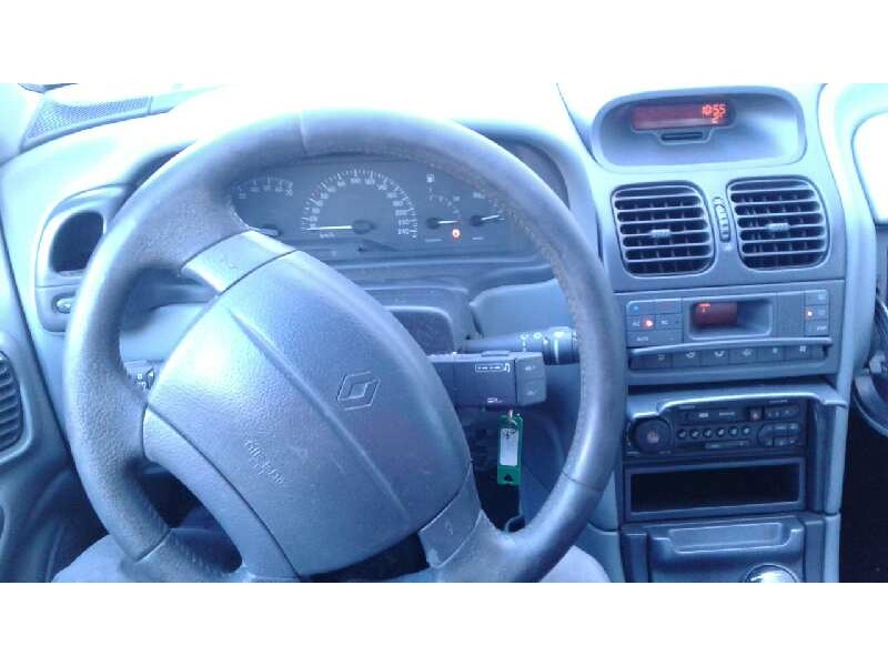 renault laguna (b56) del año 2000