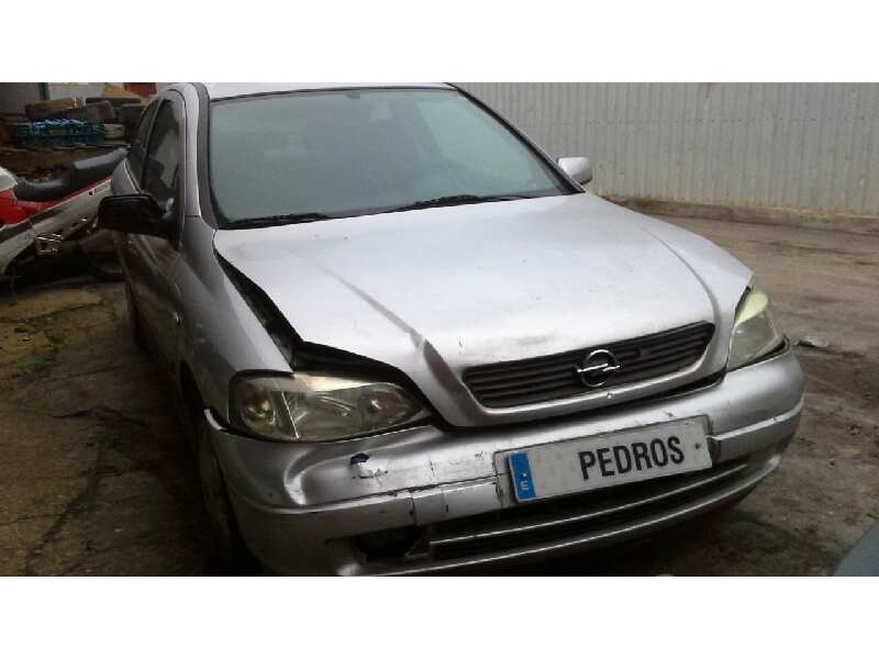 opel astra g berlina del año 2000