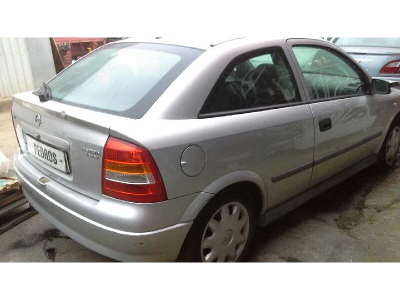 opel astra g berlina del año 2000