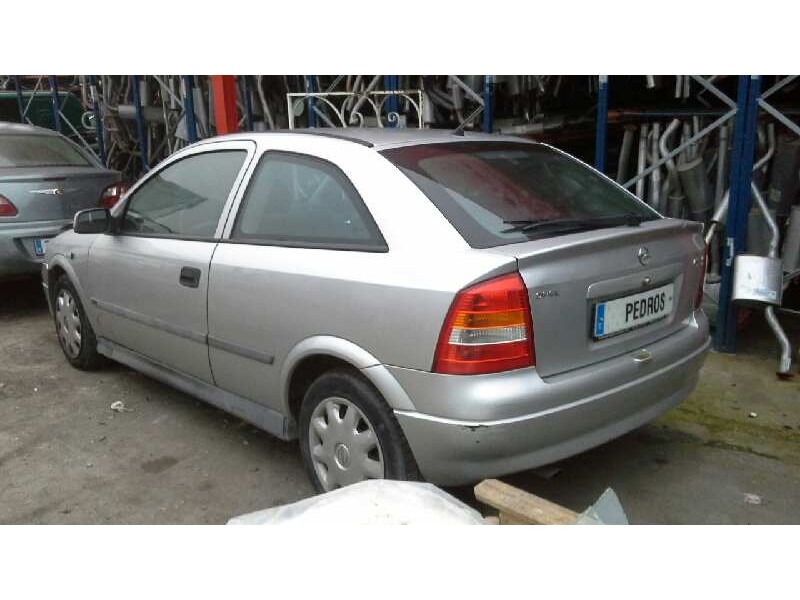 opel astra g berlina del año 2000