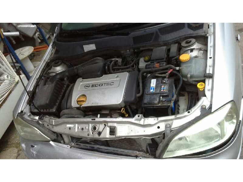 opel astra g berlina del año 2000