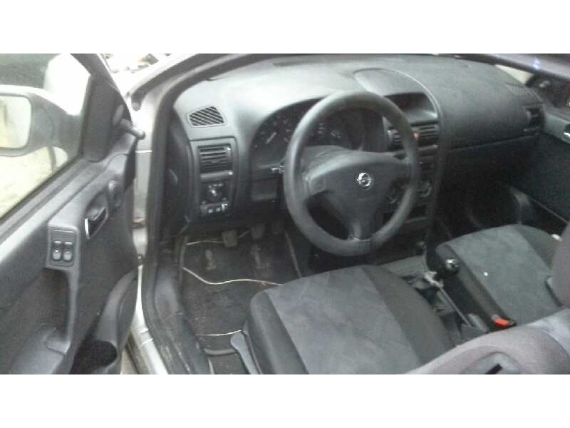 opel astra g berlina del año 2000