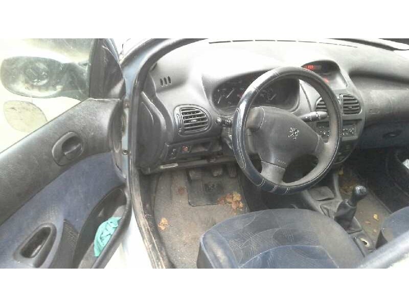 peugeot 206 berlina del año 2002
