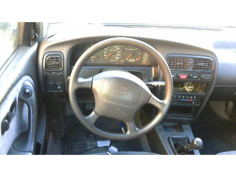 nissan primera berl./familiar (p10/w10) del año 1996