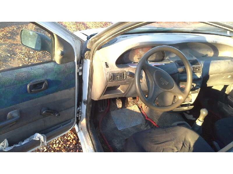 fiat punto berlina (176) del año 1997