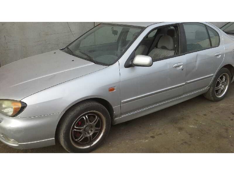 nissan primera berlina (p11) del año 2001