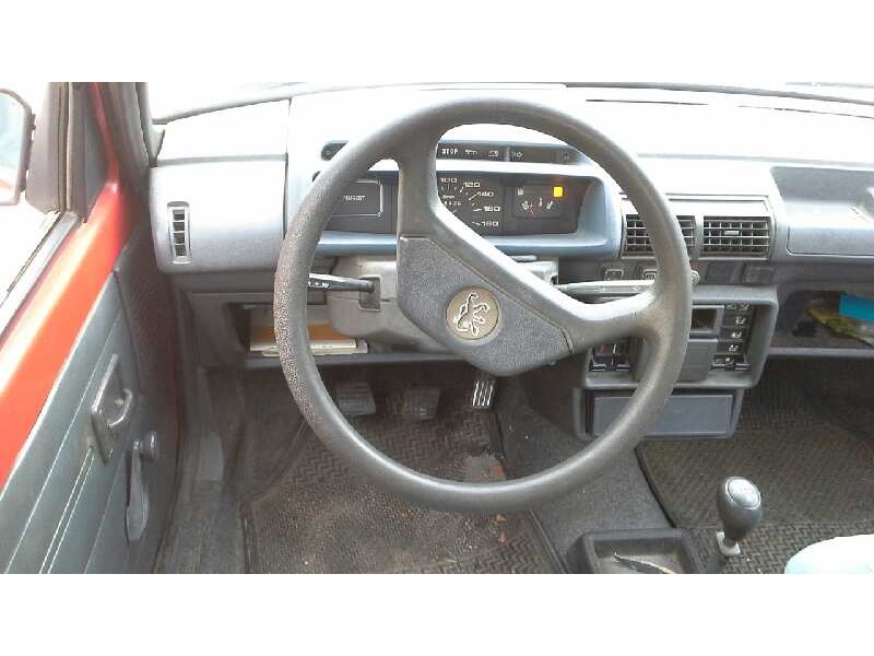 peugeot 205 berlina del año 1987