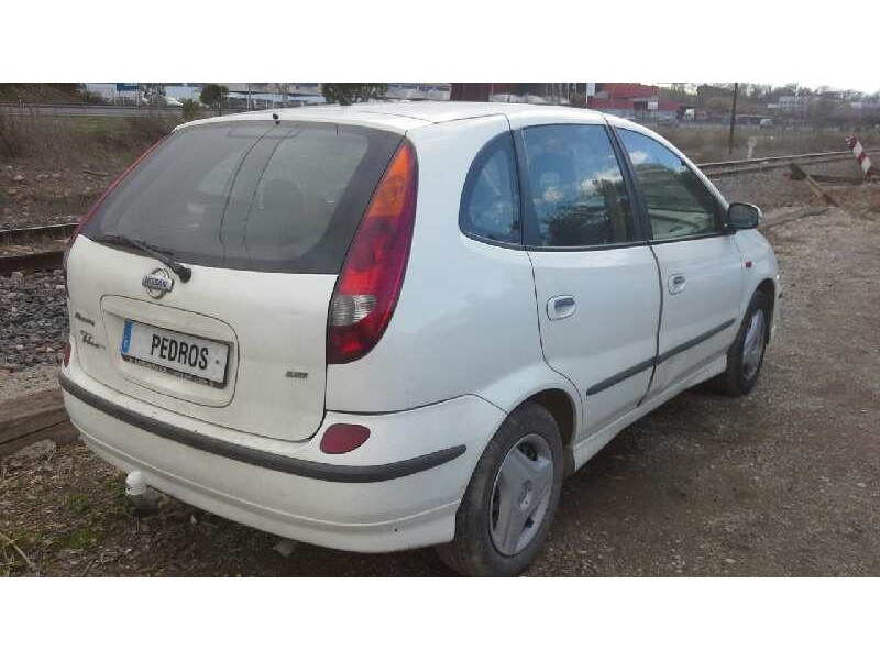 nissan almera tino (v10m) del año 2000