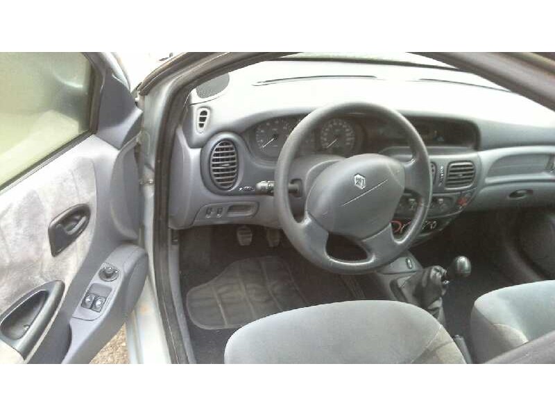 renault megane i classic (la0) del año 2000