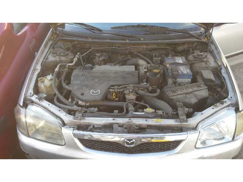 mazda 323 berlina f/s (bj) del año 2000