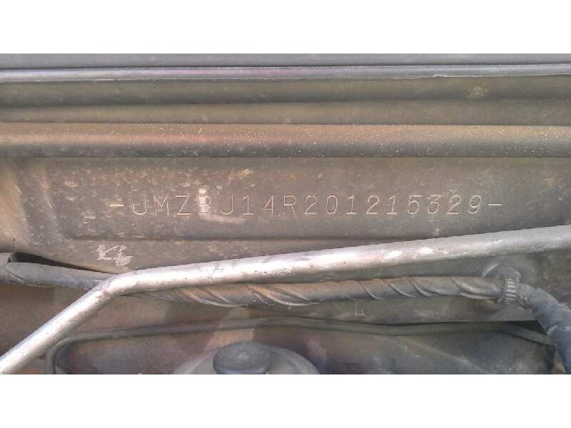 mazda 323 berlina f/s (bj) del año 2000