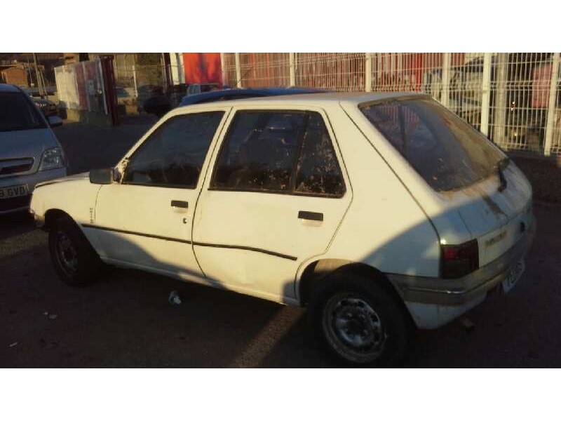 peugeot 205 berlina del año 1995
