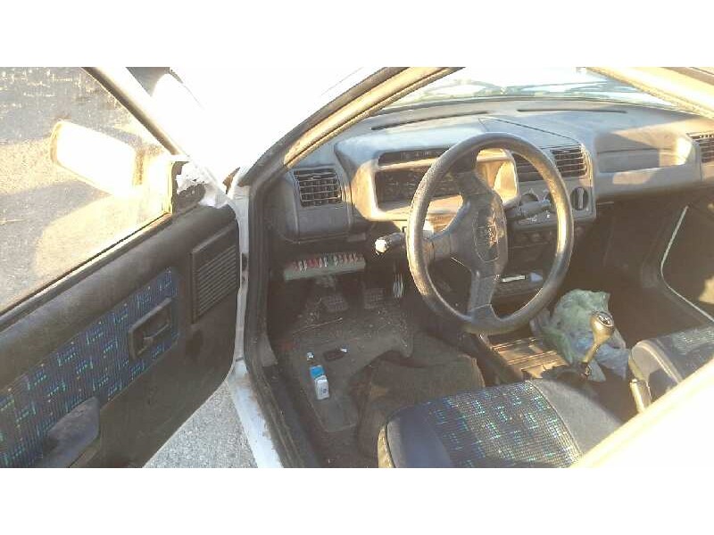 peugeot 205 berlina del año 1995