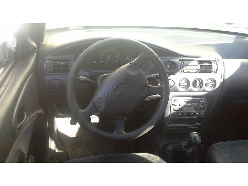 ford escort berlina/turnier del año 1996
