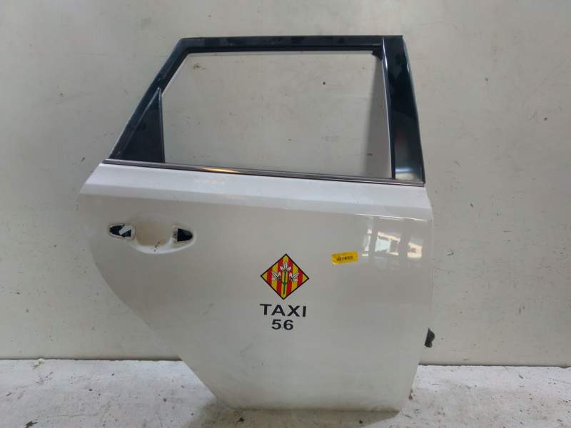 Recambio de puerta trasera derecha para toyota auris station wagon (_e18_) 1.8 hybrid (zwe186_) referencia OEM IAM   