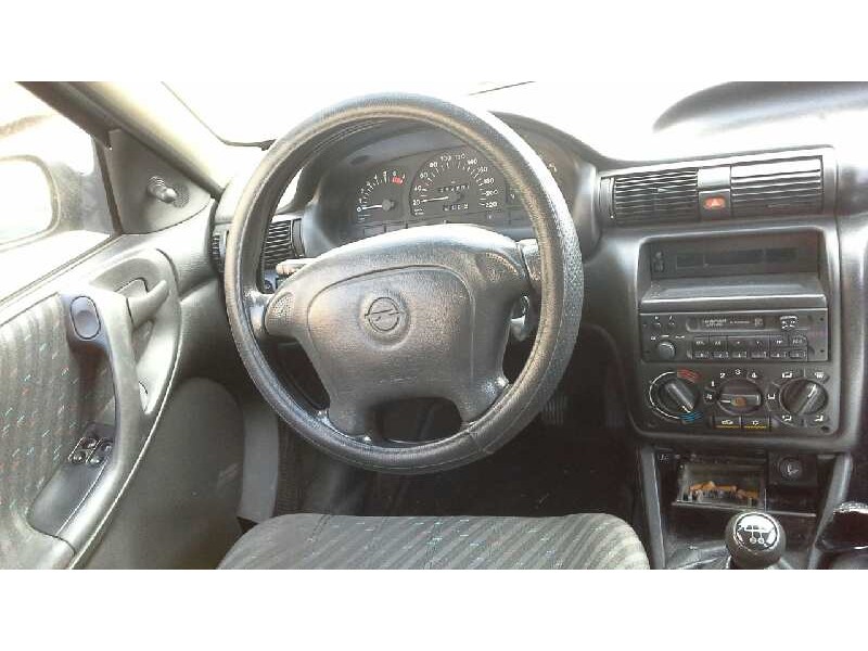 opel astra f berlina del año 1997