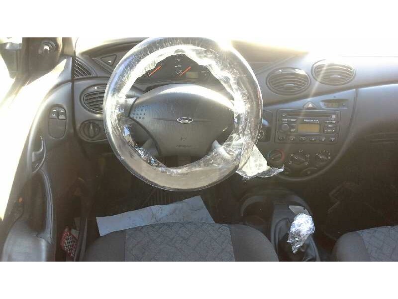 ford focus berlina (cak) del año 2000