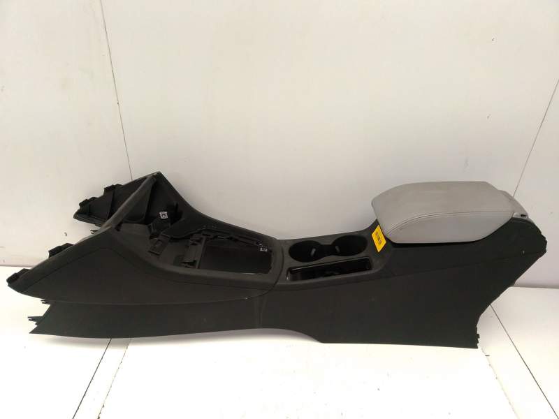 Recambio de apoyabrazos central para audi q3 (8ub, 8ug) 2.0 tfsi quattro referencia OEM IAM 8U0864981A  