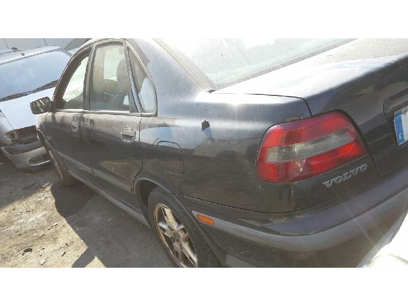 volvo s40 berlina del año 2001