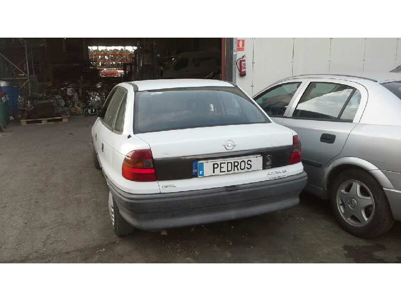 opel astra f berlina del año 1997