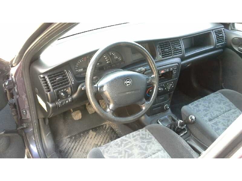 opel vectra b berlina del año 1997