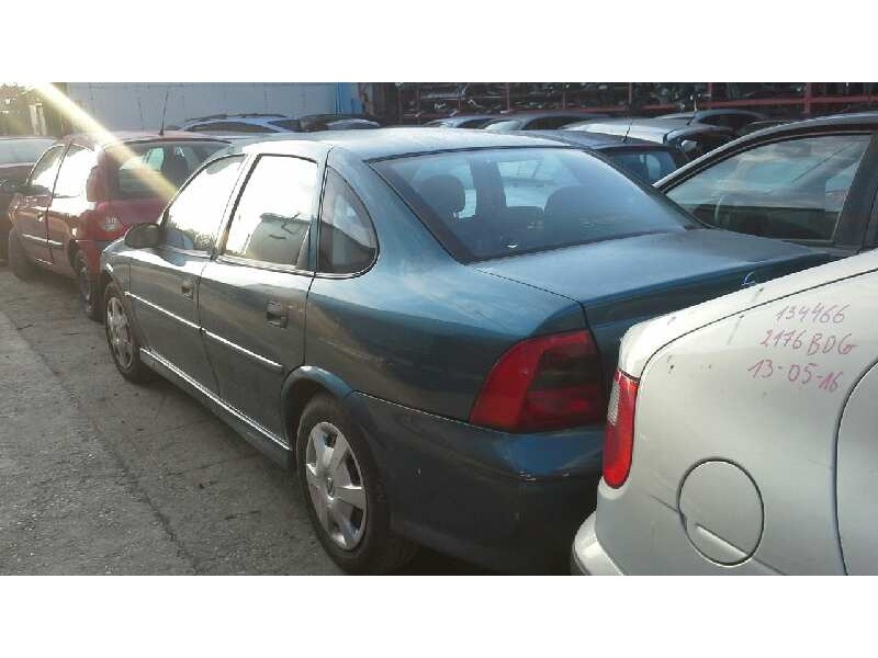 opel vectra b berlina del año 2001