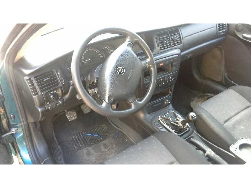 opel vectra b berlina del año 2001
