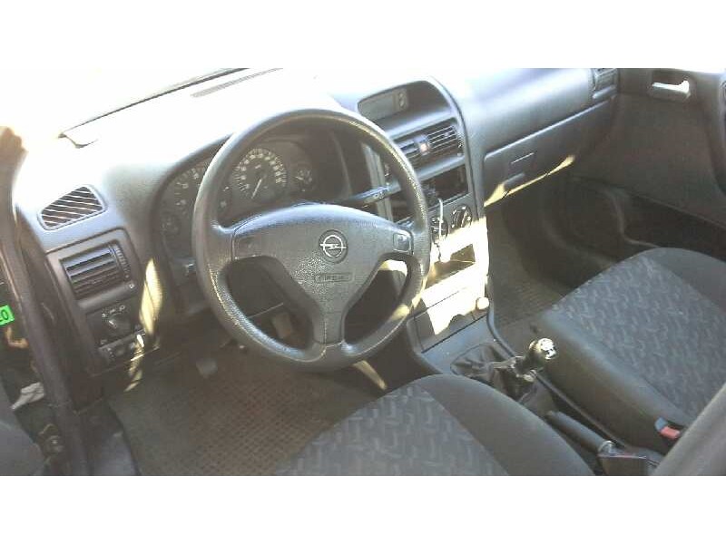 opel astra g berlina del año 2002
