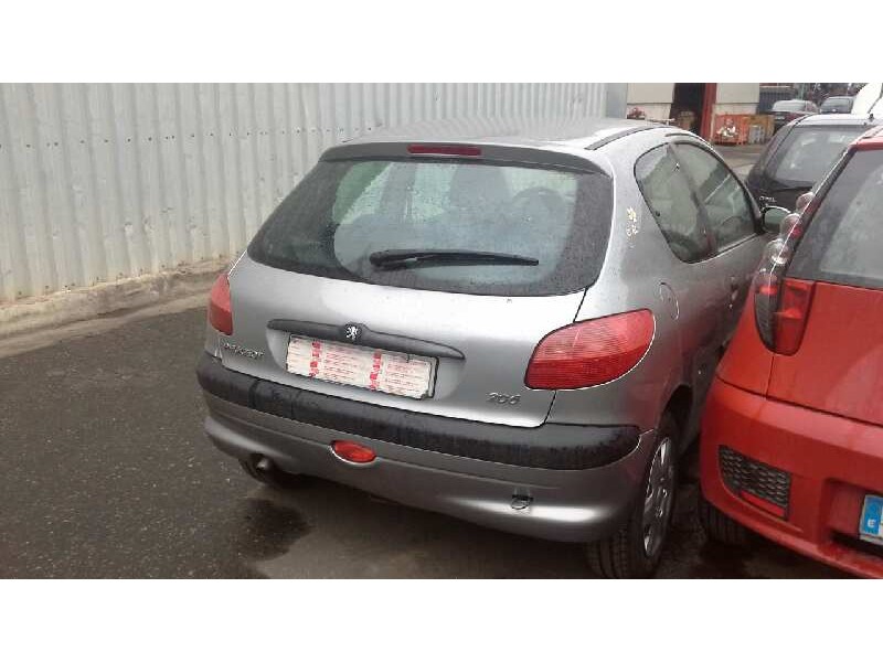 peugeot 206 berlina del año 2002