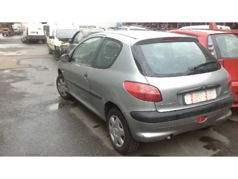 peugeot 206 berlina del año 2002