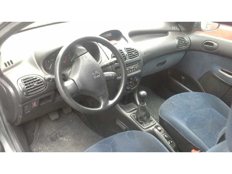 peugeot 206 berlina del año 2002